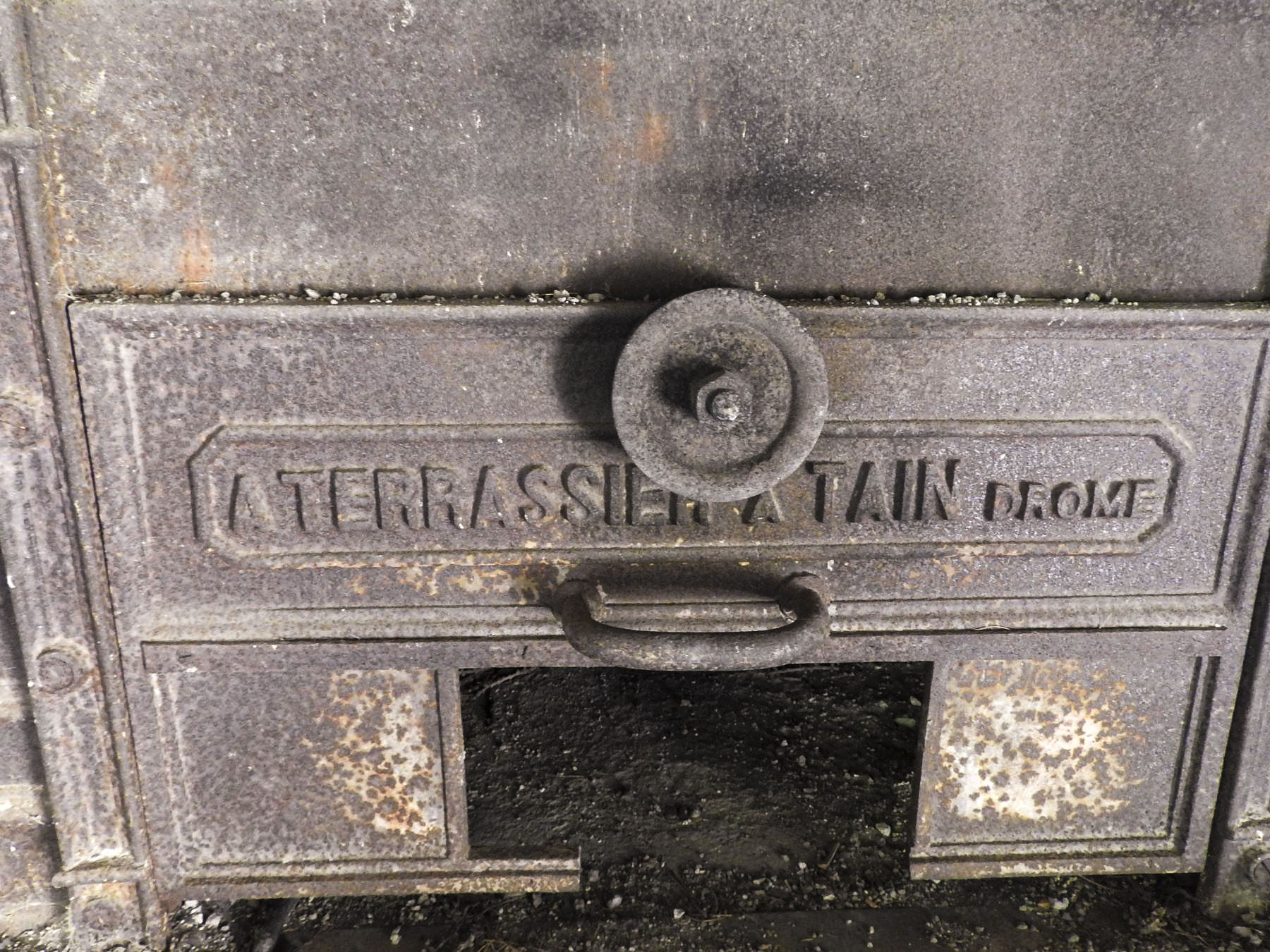 Ligne Maginot - LA LAUZETTE CENTRE (3° BIE / 154° RAP) - (Position d'artillerie préparée) - La plaque frontale du four à pain avec le nom du fabriquant. - STENGER Mathieu