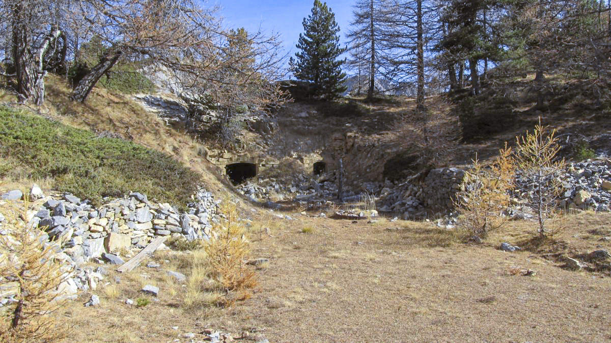 Ligne Maginot - LA LAUZETTE NORD (3° BIE / 154° RAP) - (Position d'artillerie préparée) - Abri à munitions sous roc - Jean Berthier