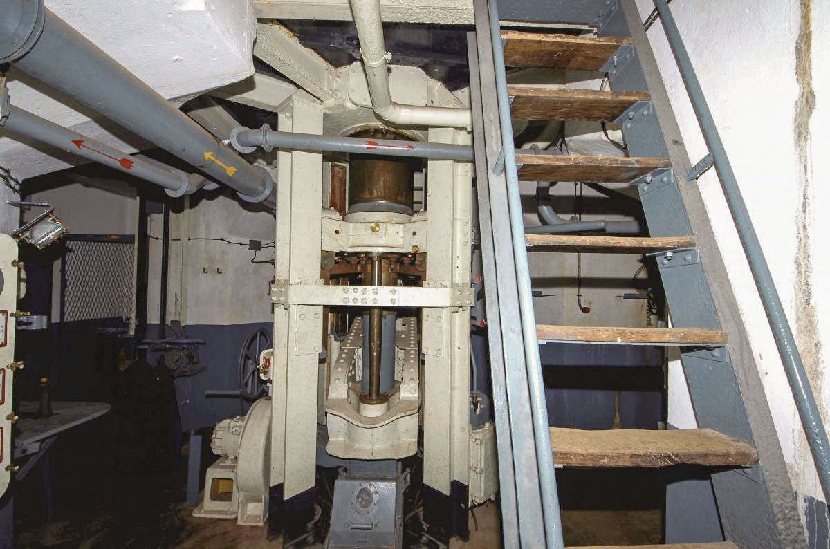 Ligne Maginot - BOIS DU FOUR - A5 - (Ouvrage d'infanterie) - Tourelle de mitrailleuses
Étage inférieur - AURET Vincent