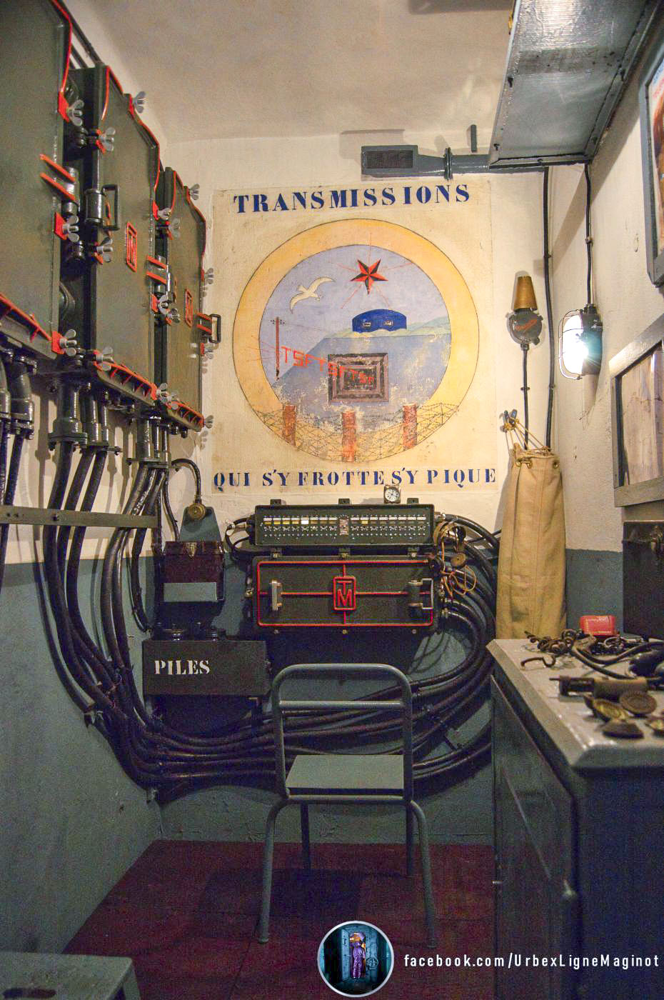 Ligne Maginot - BOIS DU FOUR - A5 - (Ouvrage d'infanterie) - Le local téléphonique, avec la fresque de l'ouvrage de Bréhain récupérée par les membres de l'association. - Thomas Mercklé