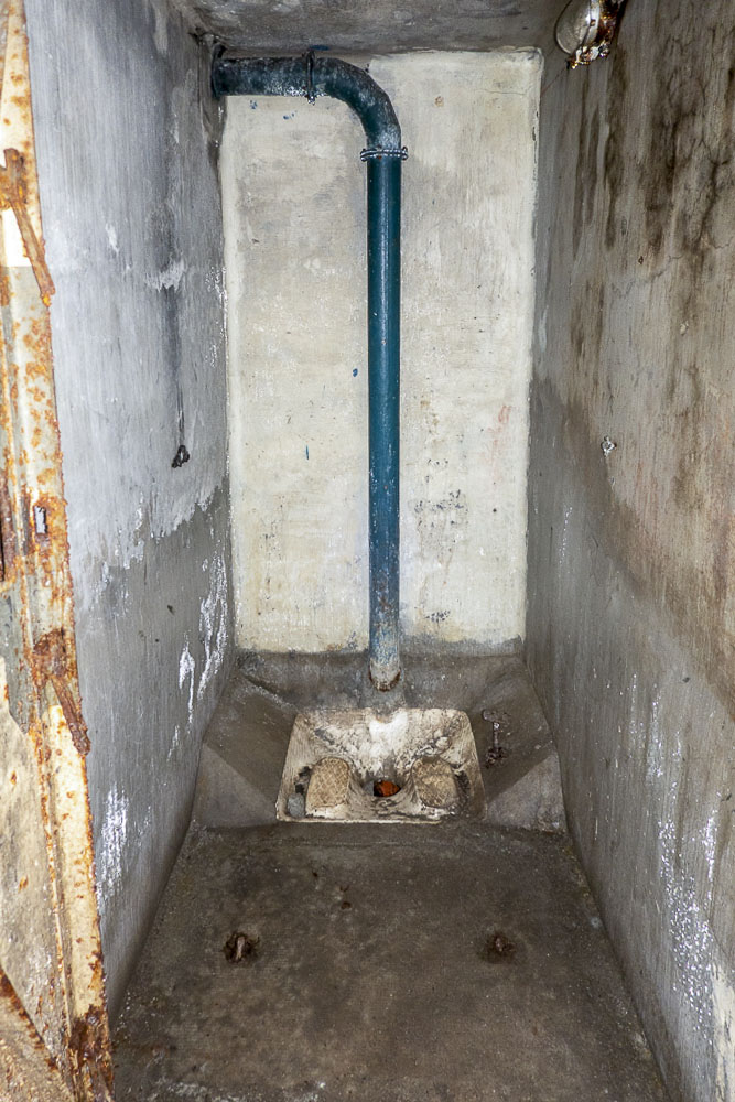 Ligne Maginot - SAINT OURS HAUT (SOH) - (Ouvrage d'artillerie) - Bloc 1
Etage inférieur. 
Latrines - Michel Teiten