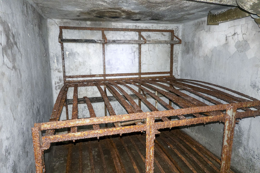 Ligne Maginot - SAINT OURS HAUT (SOH) - (Ouvrage d'artillerie) - Bloc 1
Etage inférieur. 
Chambre pour 6 hommes - Michel Teiten
