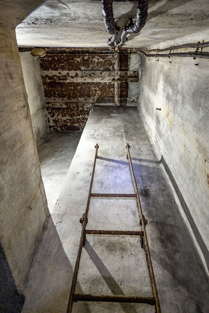 Ligne Maginot - SAINT OURS HAUT (SOH) - (Ouvrage d'artillerie) - Bloc 1
Puits d'accès depuis l'étage inférieur vers l'étage supérieur avec la cloche LG et la caponnière - Michel Teiten
