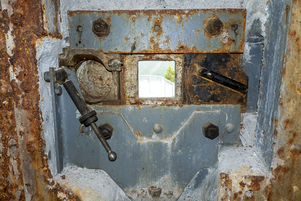 Ligne Maginot - SAINT OURS HAUT (SOH) - (Ouvrage d'artillerie) - Bloc 1
Créneau FM de la caponnière de défense rapprochée - Michel Teiten