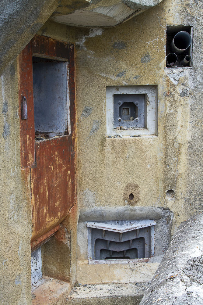 Ligne Maginot - SAINT OURS HAUT (SOH) - (Ouvrage d'artillerie) - Bloc 2
A l'étage supérieur, créneau de 75/31, créneau FM et évacuation des gaz. A l'étage inférieur, créneau de 81 et de 50 - Michel Teiten