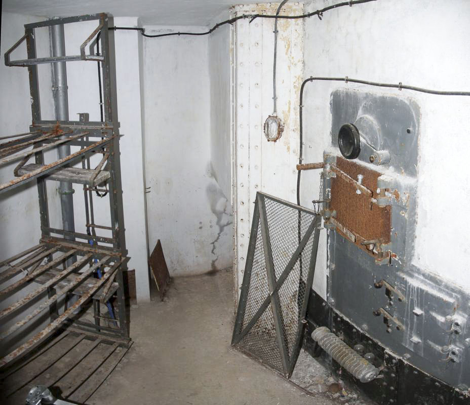 Ligne Maginot - SAINT OURS HAUT (SOH) - (Ouvrage d'artillerie) - Bloc 2.
Chambre de tir du mortier de 50mm et accès à l'issue de secours - JOLAS, Jean-Michel