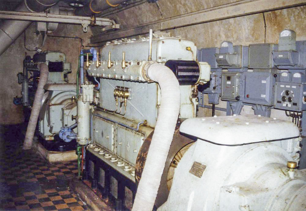 Ligne Maginot - SAINT OURS HAUT (SOH) - (Ouvrage d'artillerie) - L'usine électrique de l'ouvrage avec ses deux groupes électrogènes à moteurs Renault de 77 CV - LAMBERT Pascal