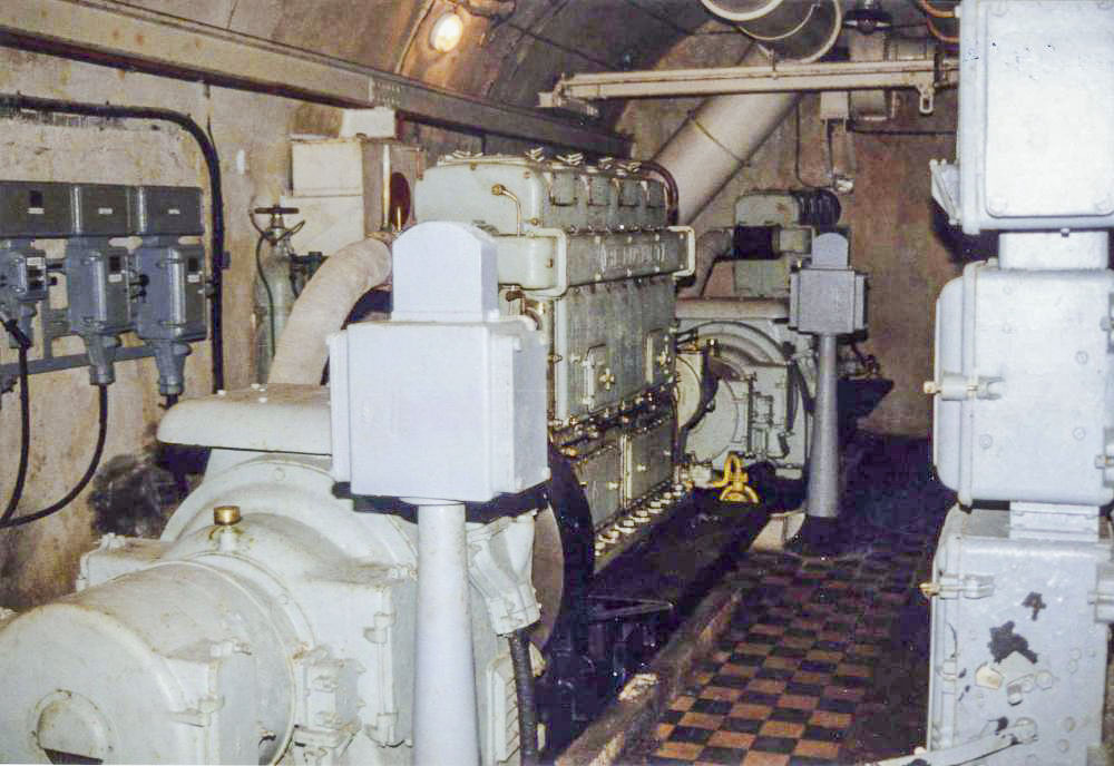 Ligne Maginot - SAINT OURS HAUT (SOH) - (Ouvrage d'artillerie) - L'usine électrique de l'ouvrage avec ses deux groupes électrogènes à moteurs Renault de 77 CV - LAMBERT Pascal