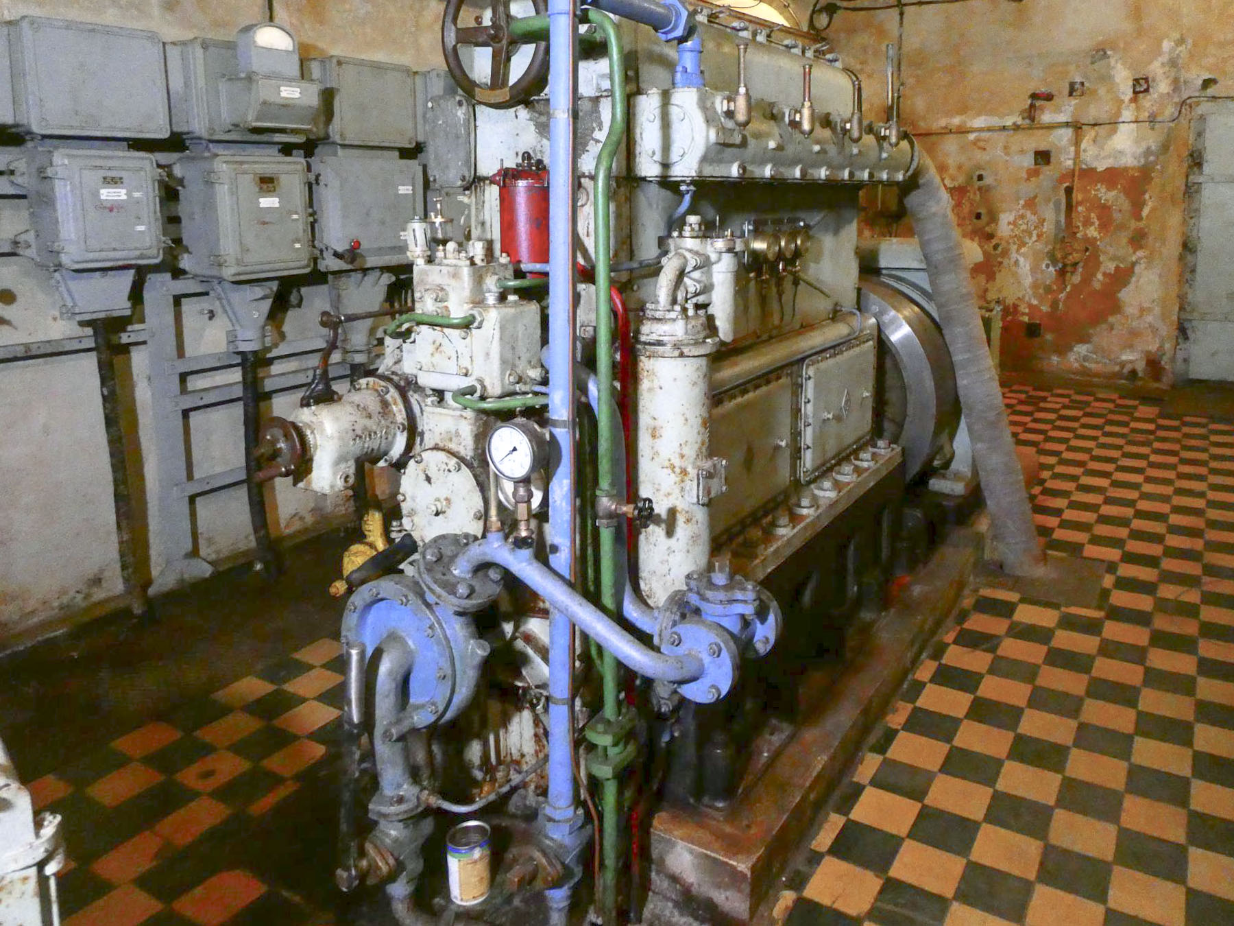 Ligne Maginot - Ouvrage de Saint Ours Haut - Moteur RENAULT 4 cylindres 77 cv
Ouvrage de St. Ours Haut - ELLENA Daniel - CUNY Philippe