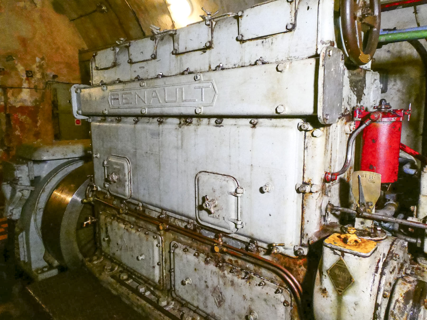 Ligne Maginot - Moteur RENAULT 4 cylindres 77 cv Ouvrage de St. Ours Haut - Usine électrique
Moteurs Renault (remplacement après-guerre) - Daniel ELLENA - Philippe CUNY