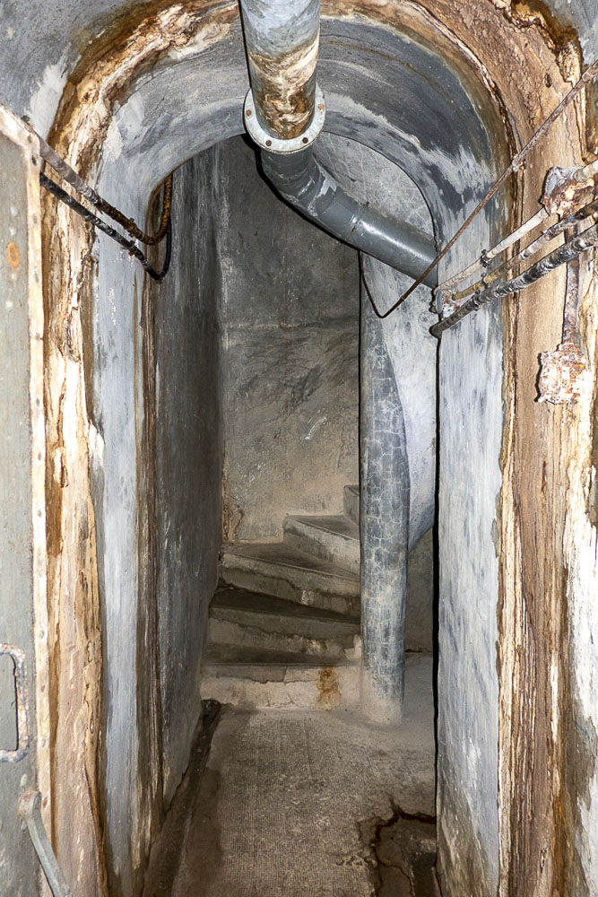 Ligne Maginot - SAINT OURS HAUT (SOH) - (Ouvrage d'artillerie) - Bloc 4
Escaliers menant à l'étage - Michel Teiten
