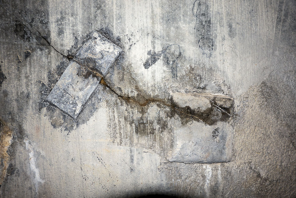 Ligne Maginot - SAINT OURS HAUT (SOH) - (Ouvrage d'artillerie) - Bloc 4
Témoins de fissuration dans la galerie, installés le 12 mai 1939 - Michel Teiten