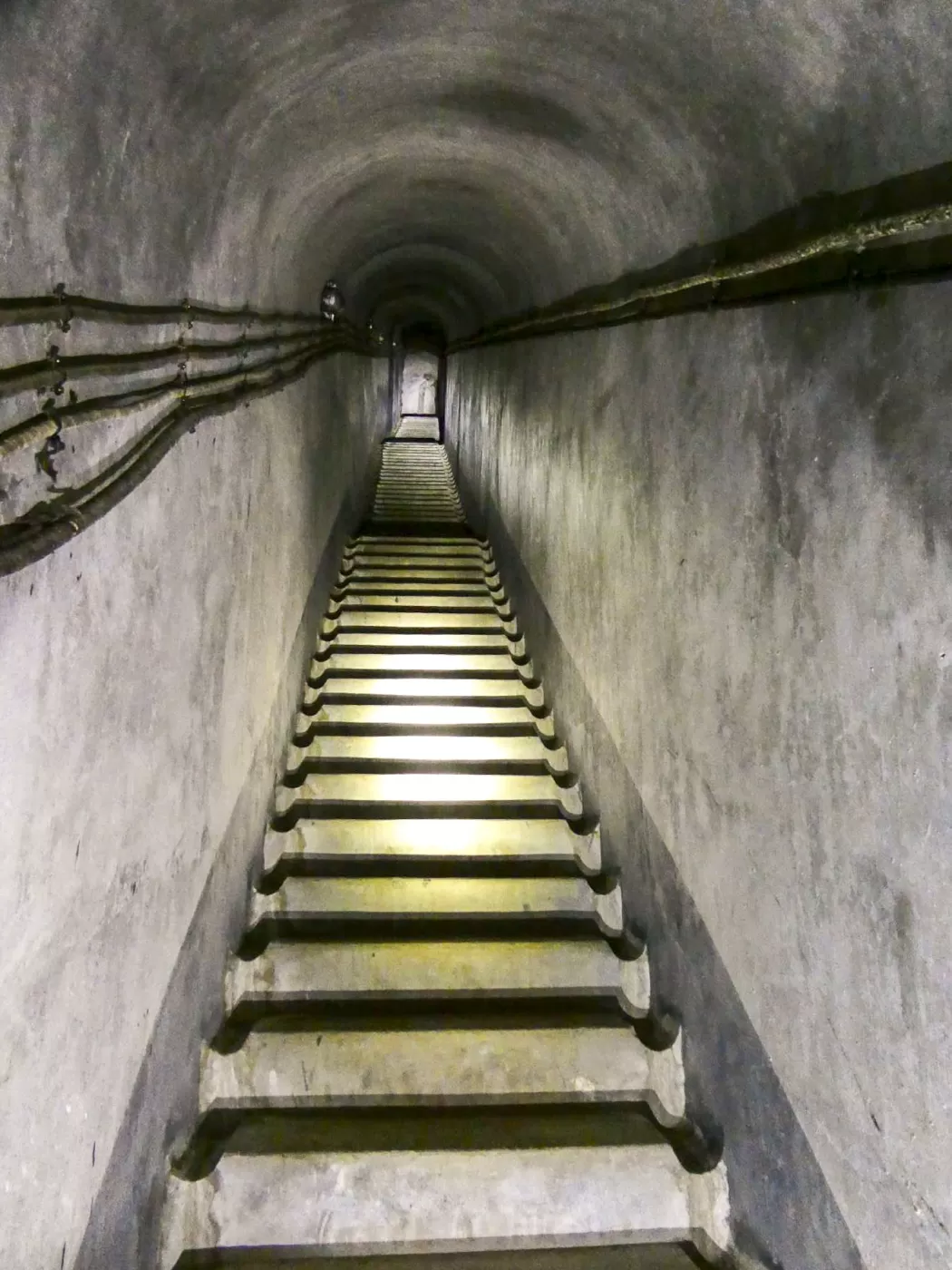 Ligne Maginot - SAINT OURS HAUT (SOH) - (Ouvrage d'artillerie) - Bloc 4
Escalier d'accès au bloc - Daniel ELLENA - Philippe CUNY