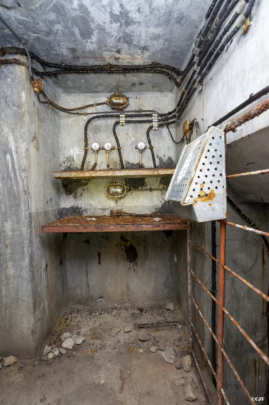 Ligne Maginot - SAINT OURS HAUT (SOH) - (Ouvrage d'artillerie) - Bloc 4
Avec la cloche, c'est tout l'espace du bloc - Lia VERMEULEN
