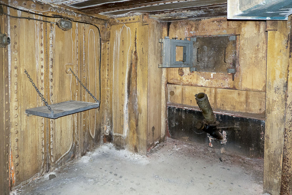 Ligne Maginot - SAINT OURS HAUT (SOH) - (Ouvrage d'artillerie) - Bloc 5
Etage supérieur
Chambre de tir - Créneau JM gauche - Michel Teiten