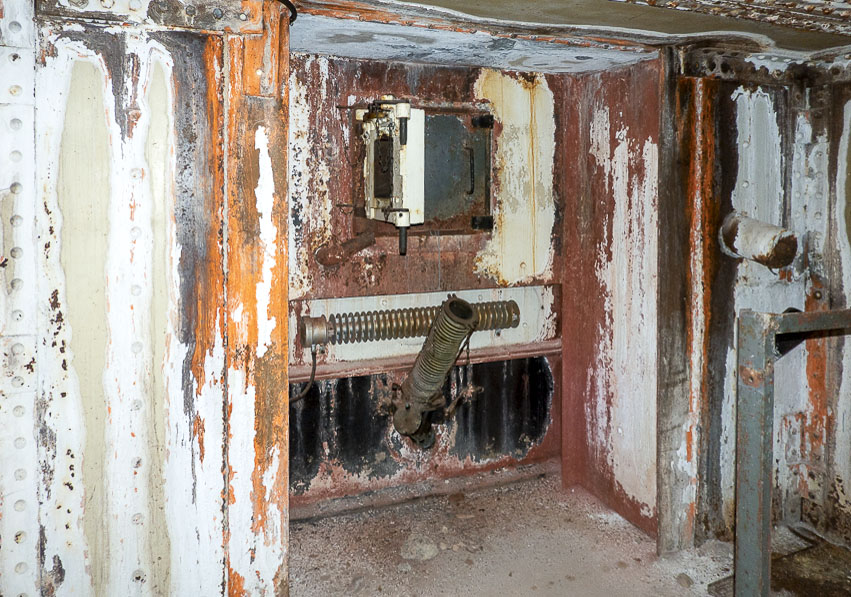 Ligne Maginot - SAINT OURS HAUT (SOH) - (Ouvrage d'artillerie) - Bloc 5
Etage supérieur
Chambre de tir - Créneau JM droite - Michel Teiten