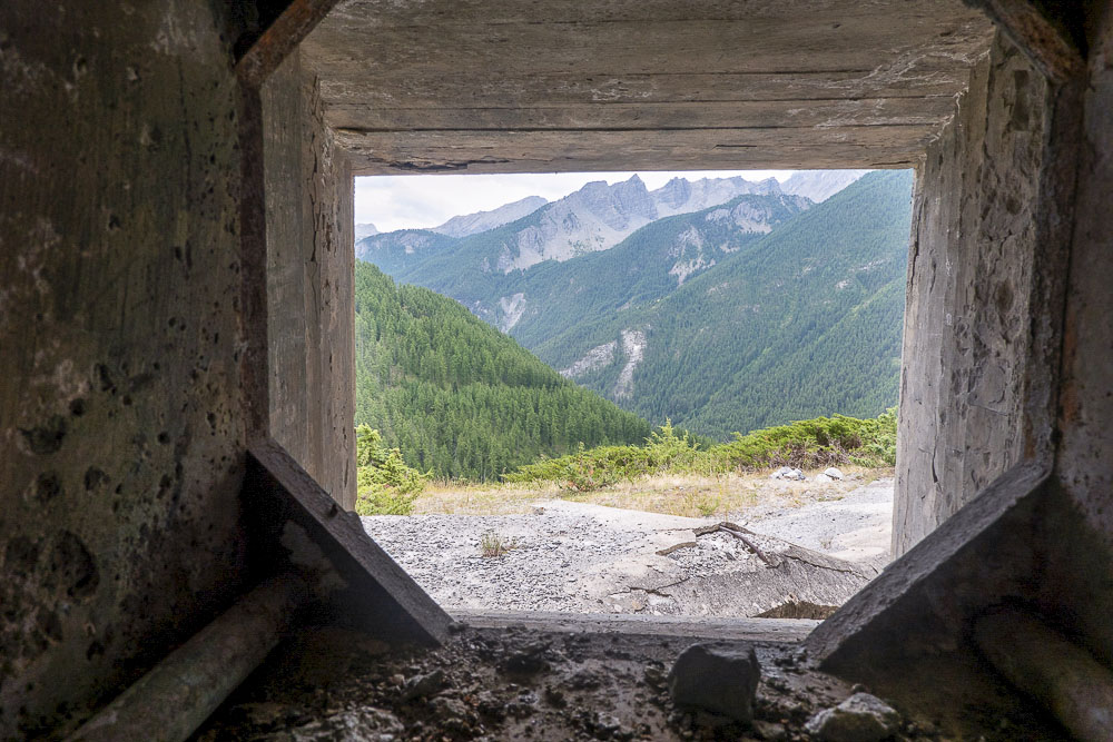 Ligne Maginot - SAINT OURS HAUT (SOH) - (Ouvrage d'artillerie) - Bloc 5
Etage supérieur
Vue à travers le créneau FM couvrant la chambre de tir des mortiers de 81 - Michel Teiten