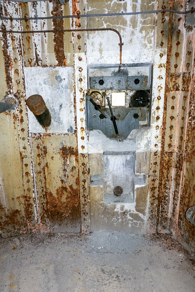 Ligne Maginot - SAINT OURS HAUT (SOH) - (Ouvrage d'artillerie) - Bloc 5
Etage supérieur
Créneau FM couvrant la chambre de tir JM simple - Michel Teiten