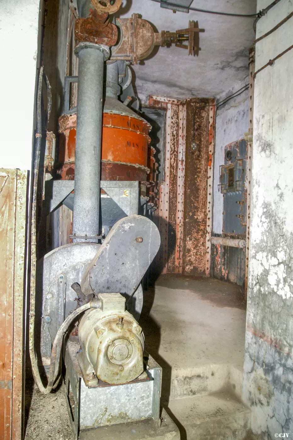 Ligne Maginot - SAINT OURS HAUT (SOH) - (Ouvrage d'artillerie) - Bloc 5
Etage intermédiaire - Lia VERMEULEN