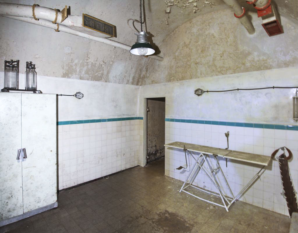 Ligne Maginot - SAINT OURS HAUT (SOH) - (Ouvrage d'artillerie) - Infirmerie
Salle de soins - JOLAS, Jean-Michel