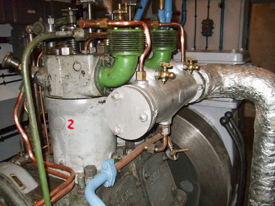 Ligne Maginot - FRESSINEA (FA) - (Ouvrage d'infanterie) - L'un des 2 groupes électrogènes à moteur SMIM type 2SR14 délivrant 24 CV - laurent icardo  sfamtour