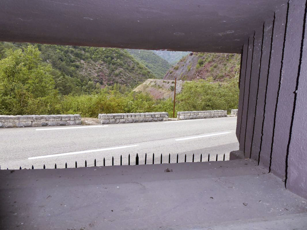 Ligne Maginot - FRESSINEA (FA) - (Ouvrage d'infanterie) - Bloc 3
Axe de tir du canon, le DMP se trouve à droite - ELLENA - CUNY