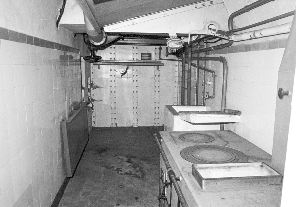 Ligne Maginot - FRESSINEA (FA) - (Ouvrage d'infanterie) - La cuisine
Photo des années 1980, avant l'ouverture au public - LOVINY Alain