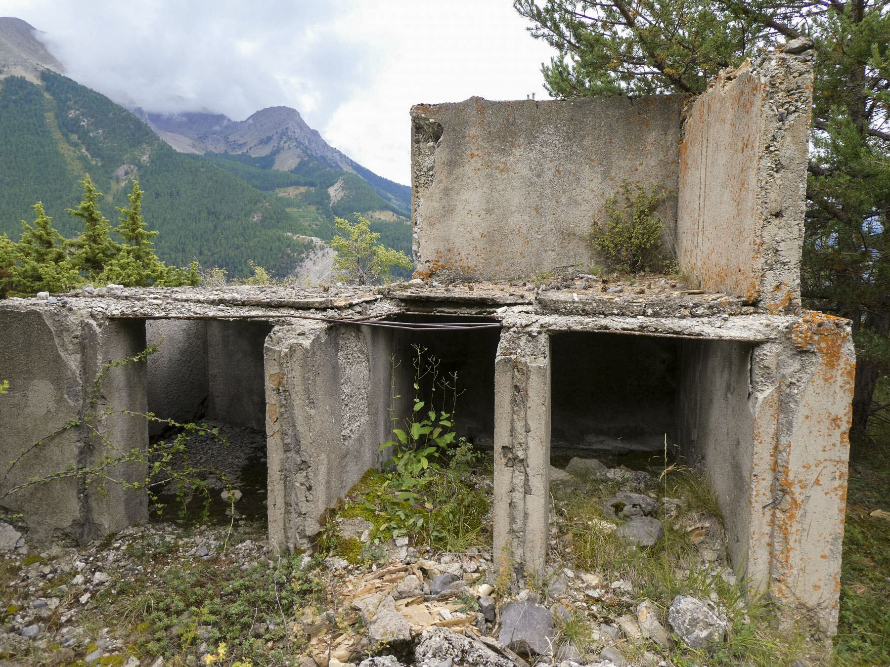 Ligne Maginot - SAINT OURS HAUT - (Casernement) - Les wc  - Daniel ELLENA - Philippe CUNY