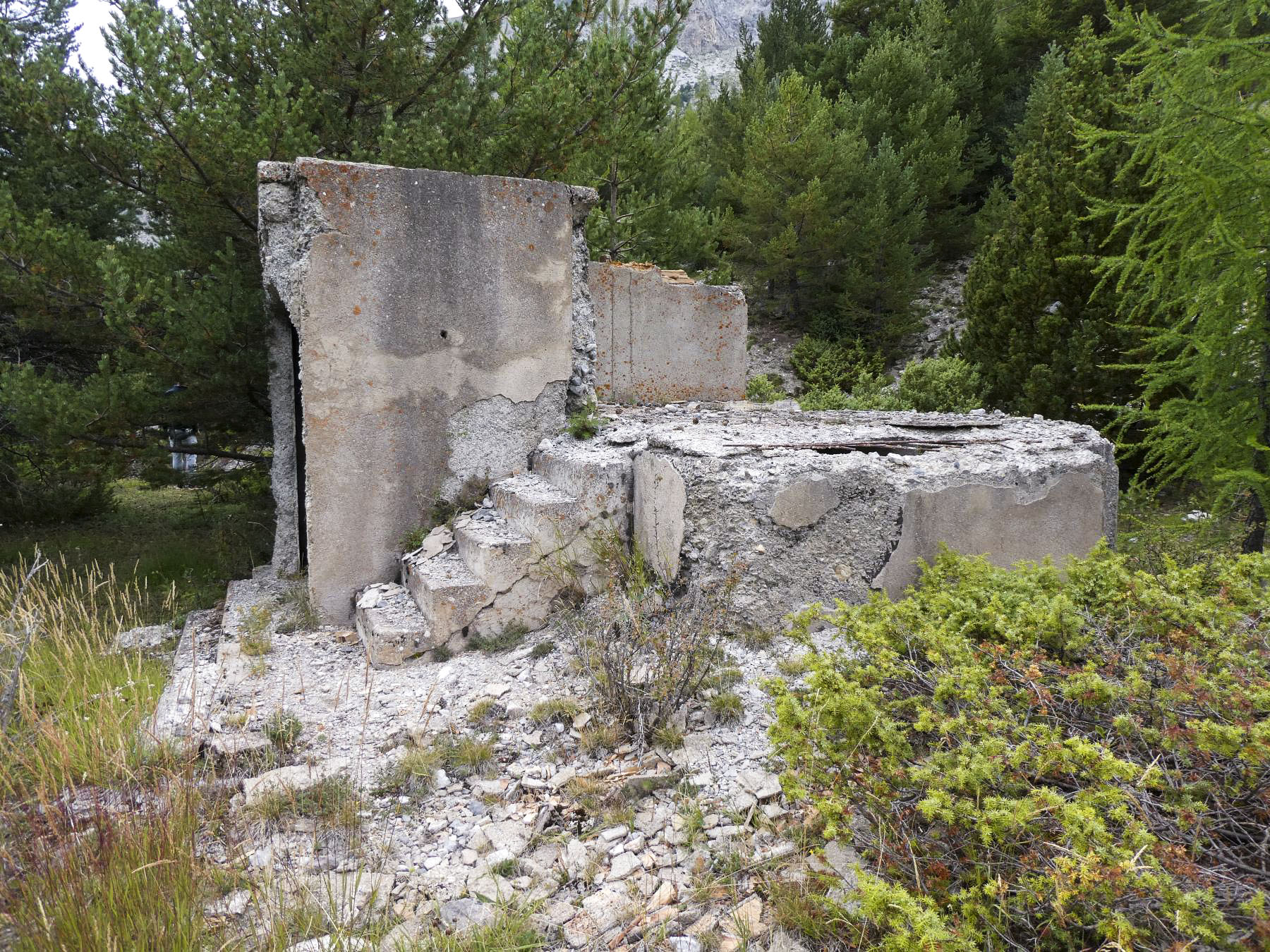 Ligne Maginot - SAINT OURS HAUT - (Casernement) - Les wc  - Daniel ELLENA - Philippe CUNY