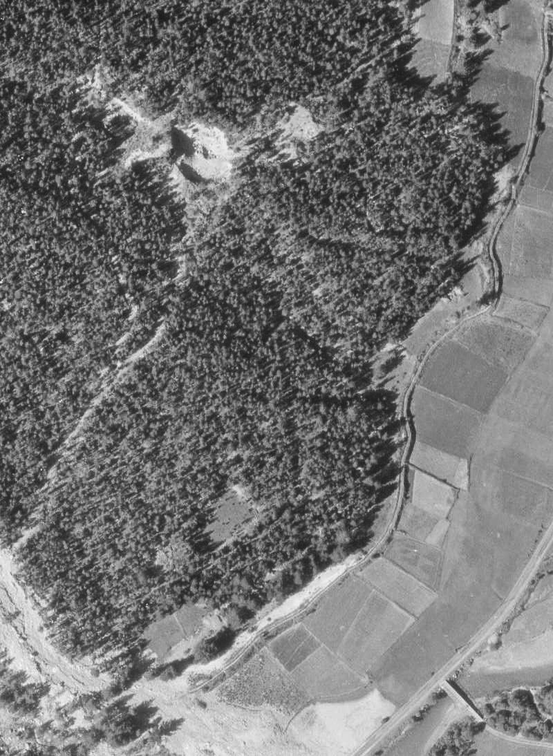 Ligne Maginot - La VACHETTE - (Ouvrage d'infanterie) - Sur cette photo, l'excavation correspondant aux fouilles du bloc 1 de l'ouvrage non construit de la Vachette est nettement visible - IGN - Geoportail 1956