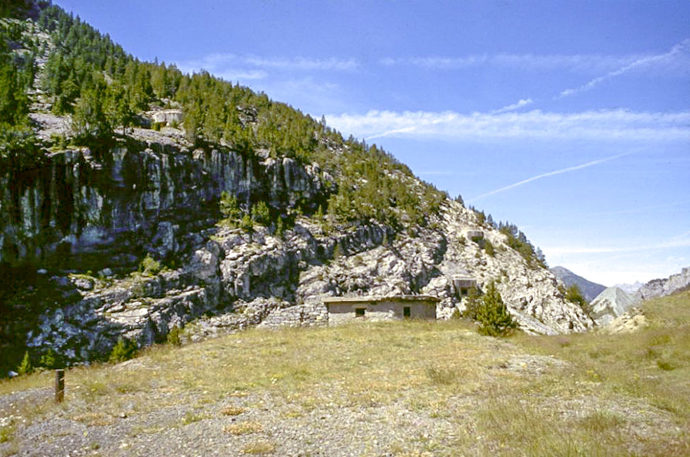 Ligne Maginot - LES AITTES - (Ouvrage d'infanterie) - Autre vue d'ensemble des avants - Alain LOVINY