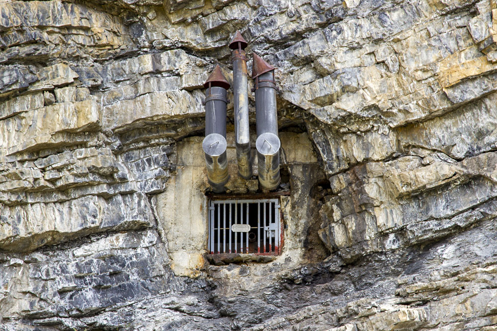 Ligne Maginot - LES AITTES - (Ouvrage d'infanterie) - Bloc 1
Gros plan des cheminées - Michel Teiten