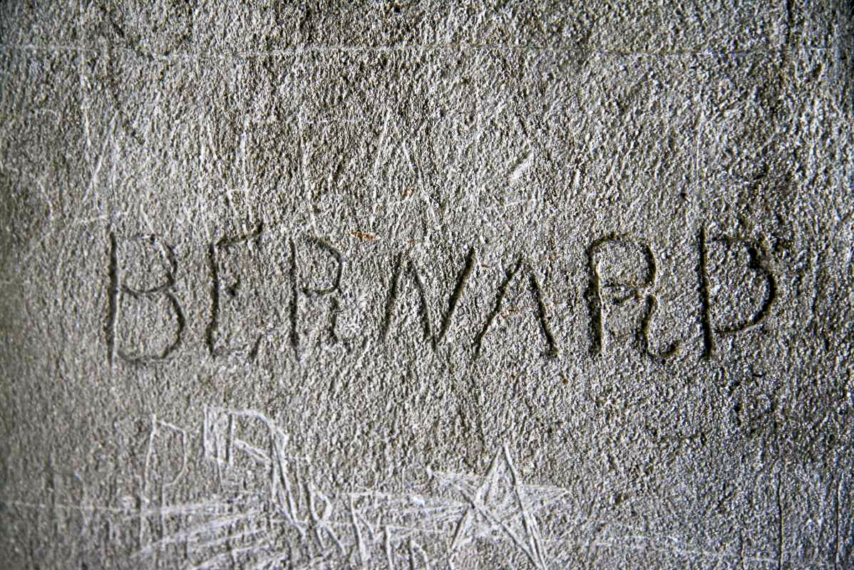 Ligne Maginot - LES AITTES CAVERNE - (Abri) - Quelques inscriptions dans l'encadrement de la porte - Alain Perouffe