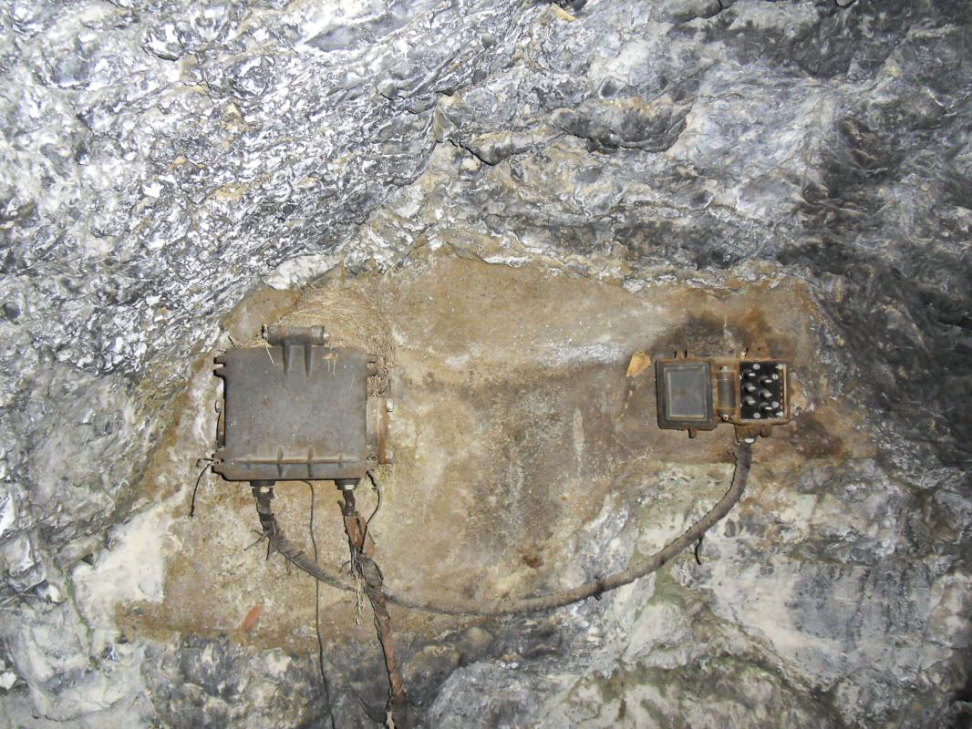 Ligne Maginot - LES AITTES CAVERNE - (Abri) - L'installation téléphonique - Alain Perouffe