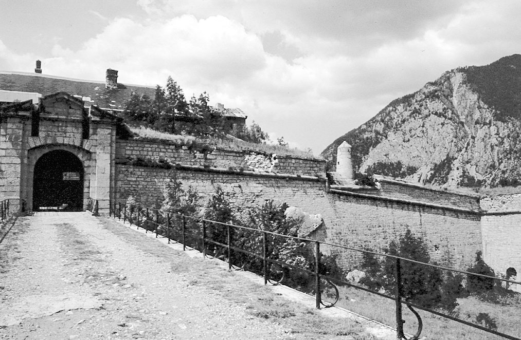 Ligne Maginot - LES TROIS-TETES - (Casernement) - Entrée du fort - Alain LOVINY