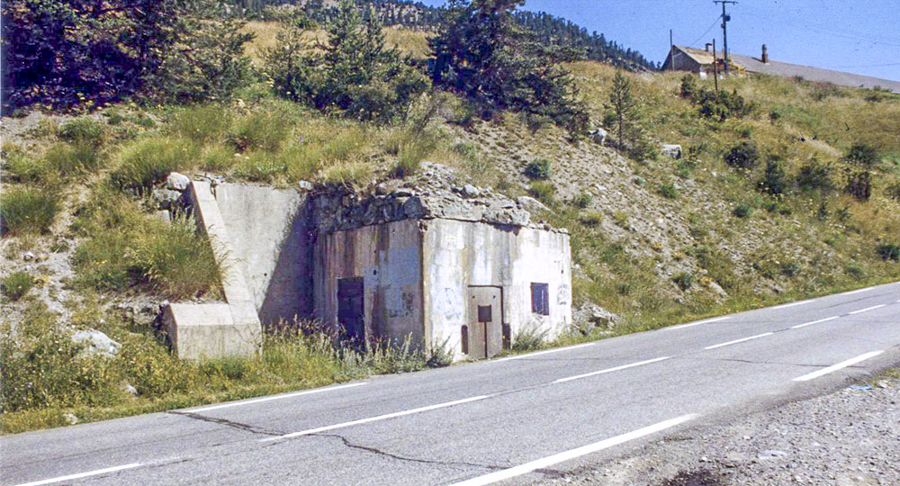 Ligne Maginot - MONTGENEVRE (BARRAGE RAPIDE) - (Blockhaus pour arme infanterie) - Vue extérieure - Pascal LAMBERT