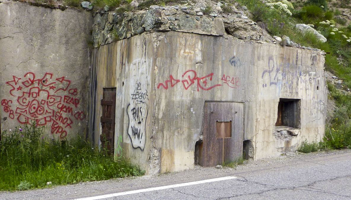 Ligne Maginot - MONTGENEVRE (BARRAGE RAPIDE) - (Blockhaus pour arme infanterie) - Vue extérieure - ELLENA-CUNY