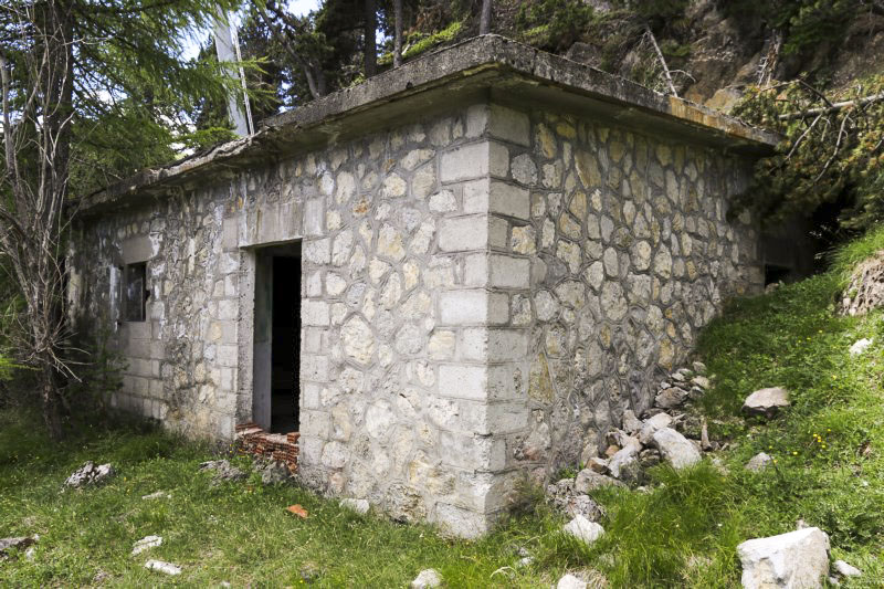 Ligne Maginot - MONT QUITAINE - (Observatoire indeterminé) - A 80 mètres du sommet en contrebas, la caserne italienne (Pour info) - Alain Perouffe
