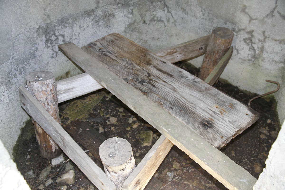 Ligne Maginot - OMBILIC NORD 2 - (Blockhaus pour arme infanterie) - Les restes de la plate-forme pour la mitrailleuse - Alain Perouffe