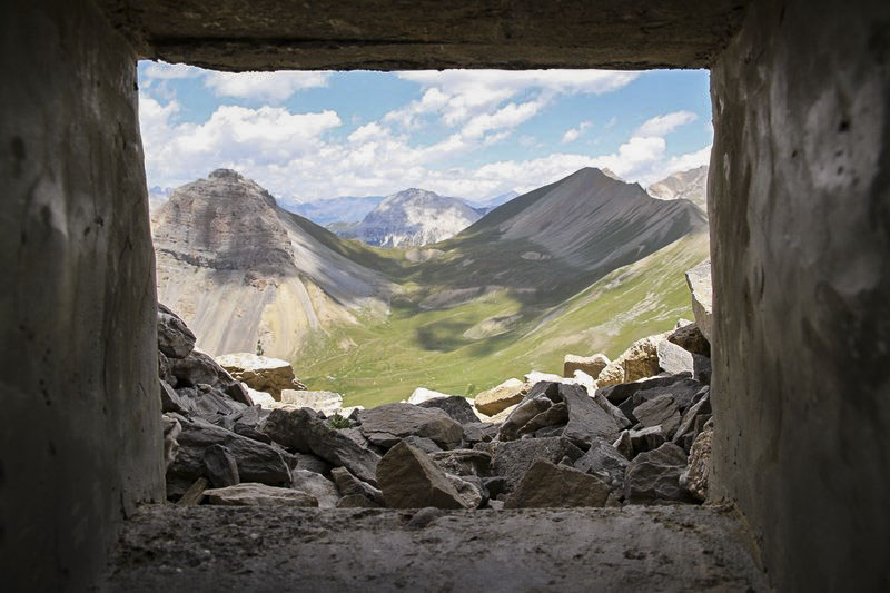 Ligne Maginot - PAS DE LA FANFARE 3 - (Blockhaus pour arme infanterie) -              En face la descente du Col de Dormillouse     - Alain Perouffe