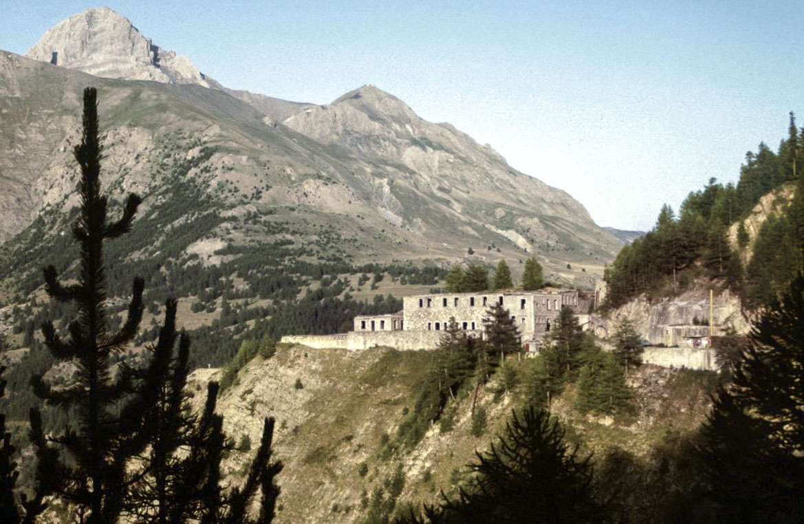Ligne Maginot - ROCHE LA CROIX (CASERNEMENT AVANCé DE ) - (Casernement) -  - Libor Kuta