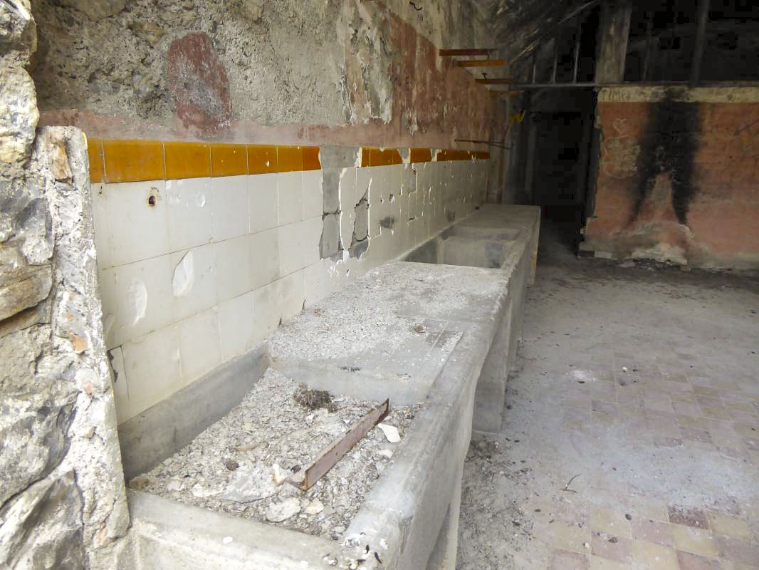 Ligne Maginot - ROCHE LA CROIX (CASERNEMENT AVANCé DE ) - (Casernement) - Casernement extérieur - ELLENA - CUNY