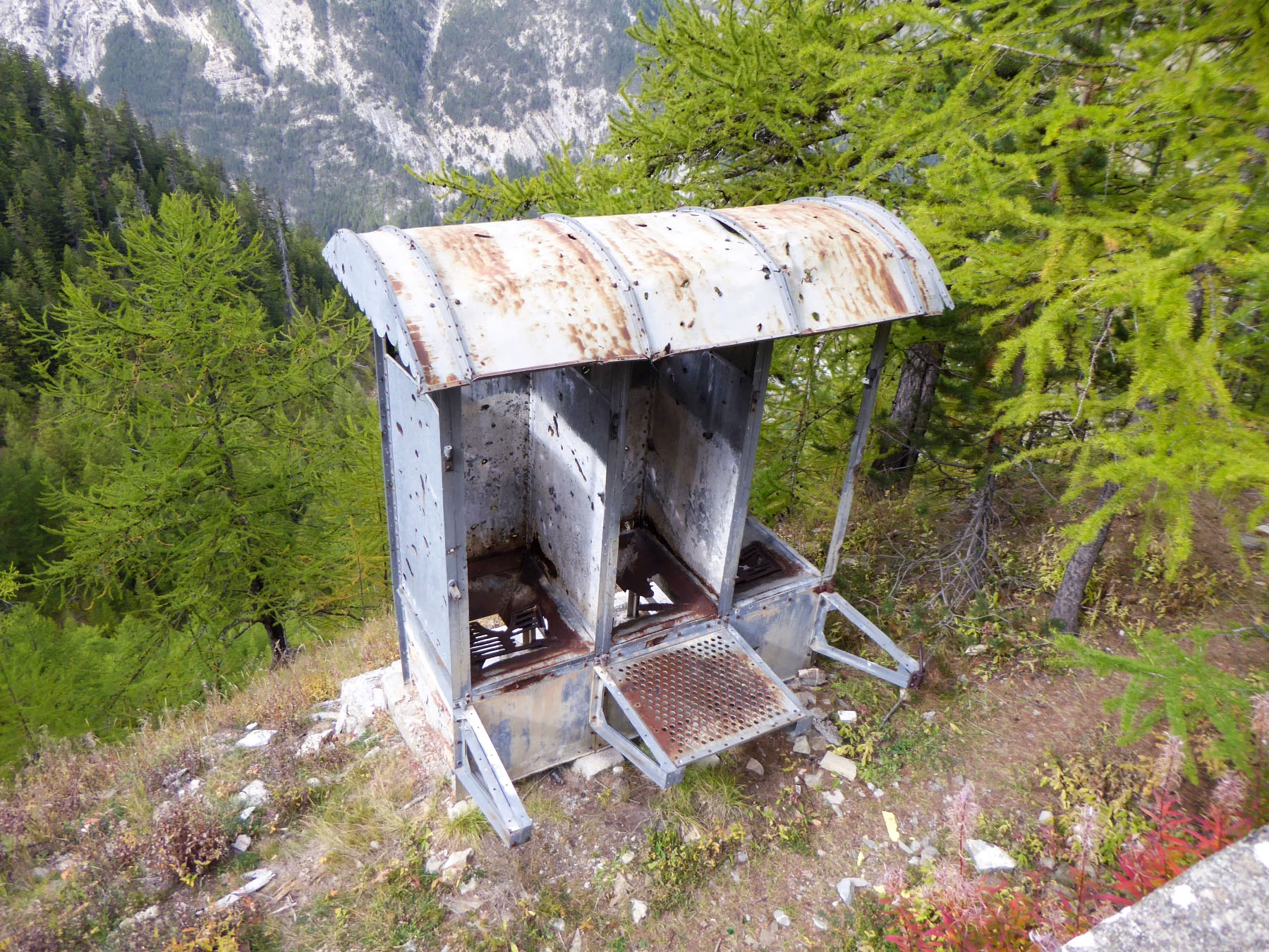Ligne Maginot - ROCHE LA CROIX (RLC) - (Ouvrage d'artillerie) - L'édicule Goux
Les WC extérieurs - ELLENA Daniel - CUNY Philippe