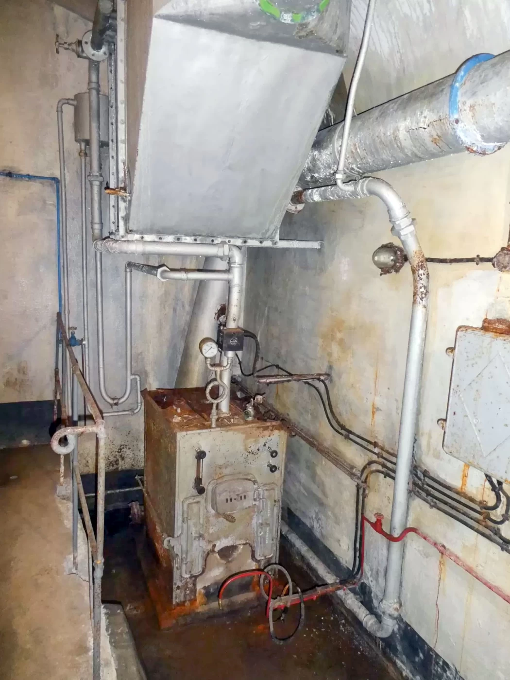 Ligne Maginot - ROCHE LA CROIX (RLC) - (Ouvrage d'artillerie) - Chaudière à fuel et son échangeur thermique - ELLENA Daniel - CUNY Philippe