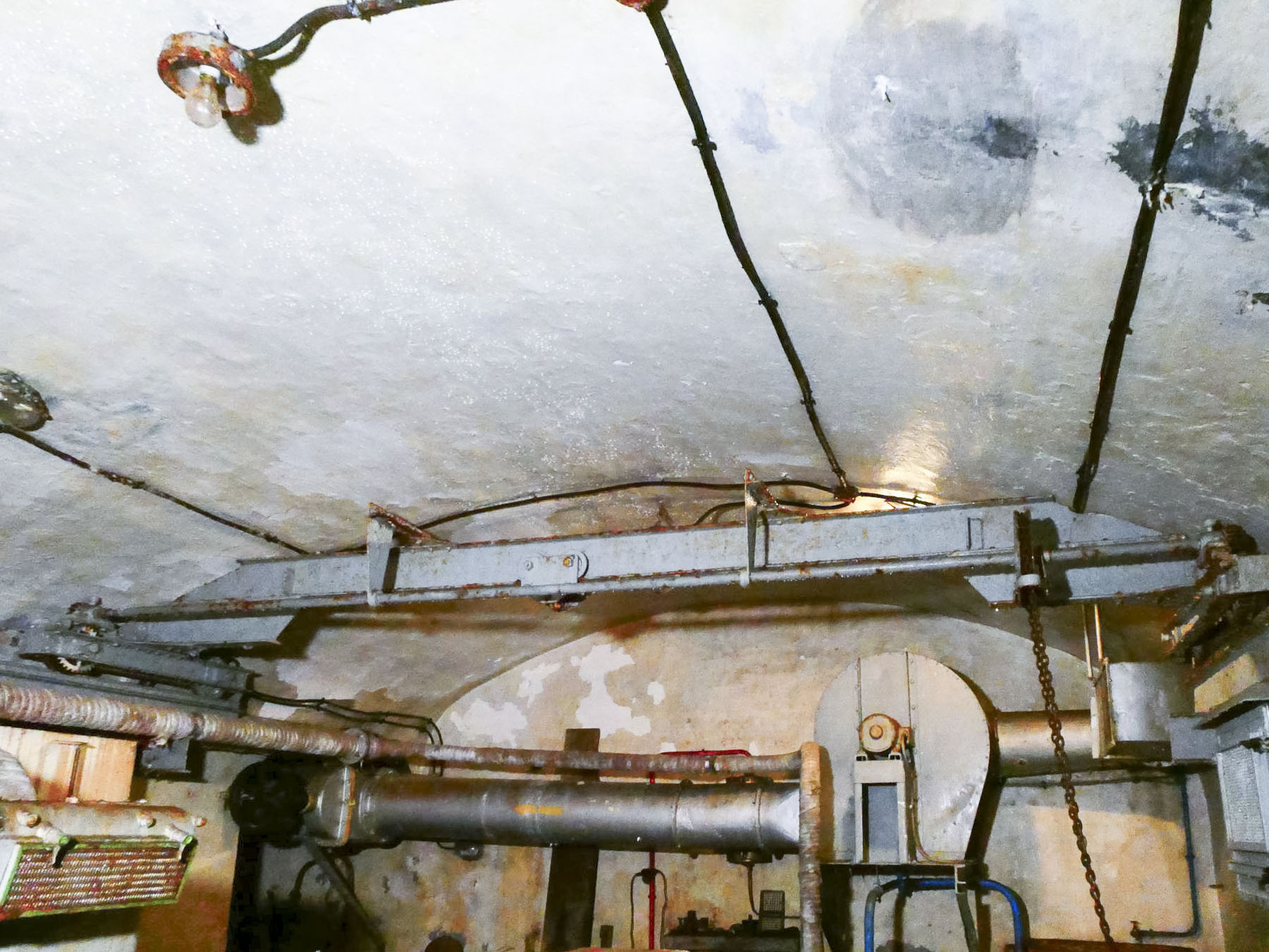 Ligne Maginot - ROCHE LA CROIX (RLC) - (Ouvrage d'artillerie) - Usine électrique
Pont roulant pour l'entretien des moteurs - Daniel ELLENA - Philippe CUNY