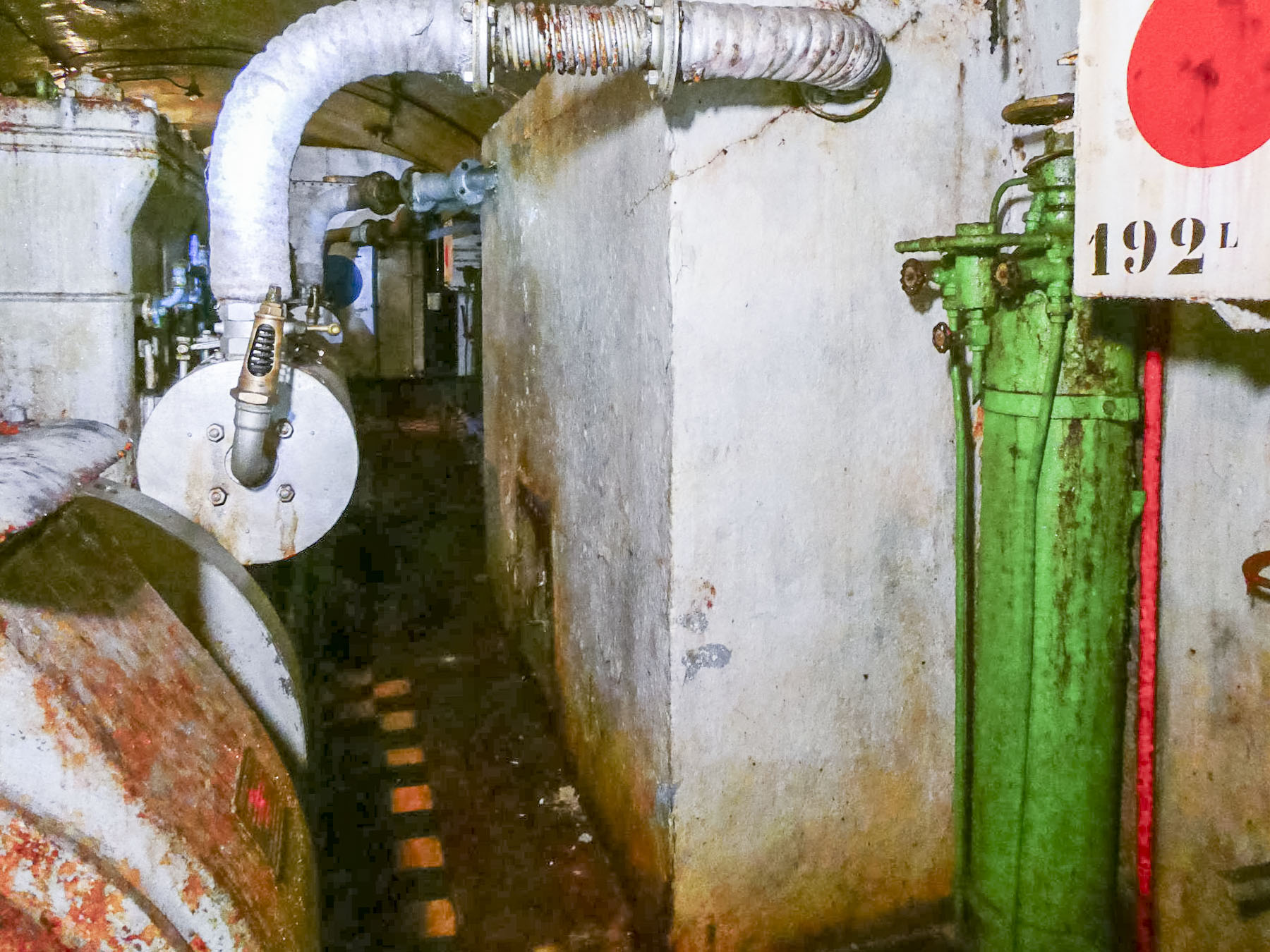 Ligne Maginot - ROCHE LA CROIX (RLC) - (Ouvrage d'artillerie) - Usine électrique
Chambre de détente des gaz d'échappement - Daniel ELLENA - Philippe CUNY