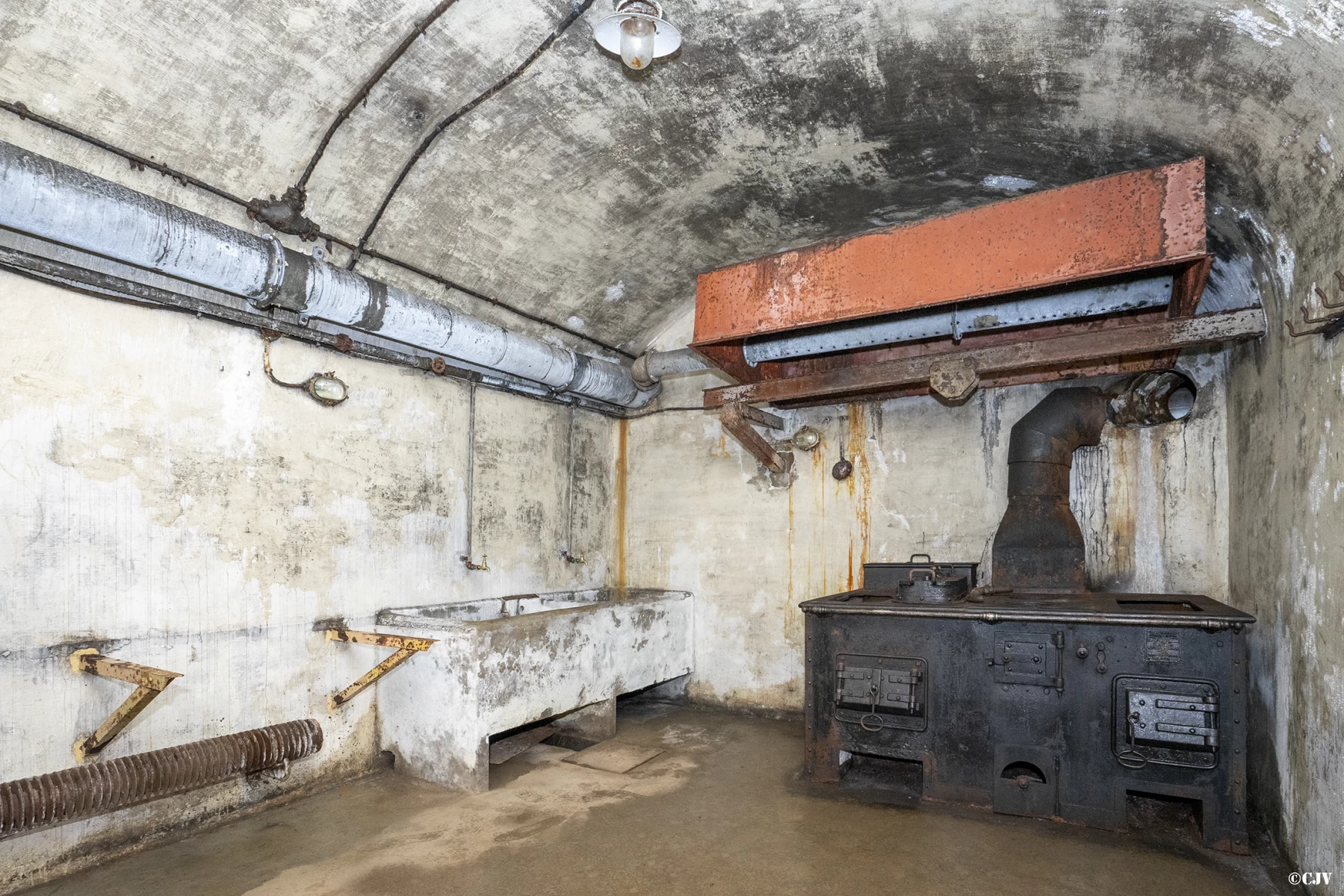 Ligne Maginot - ROCHE LA CROIX (RLC) - (Ouvrage d'artillerie) - La cuisinière à charbon - Lia VERMEULEN