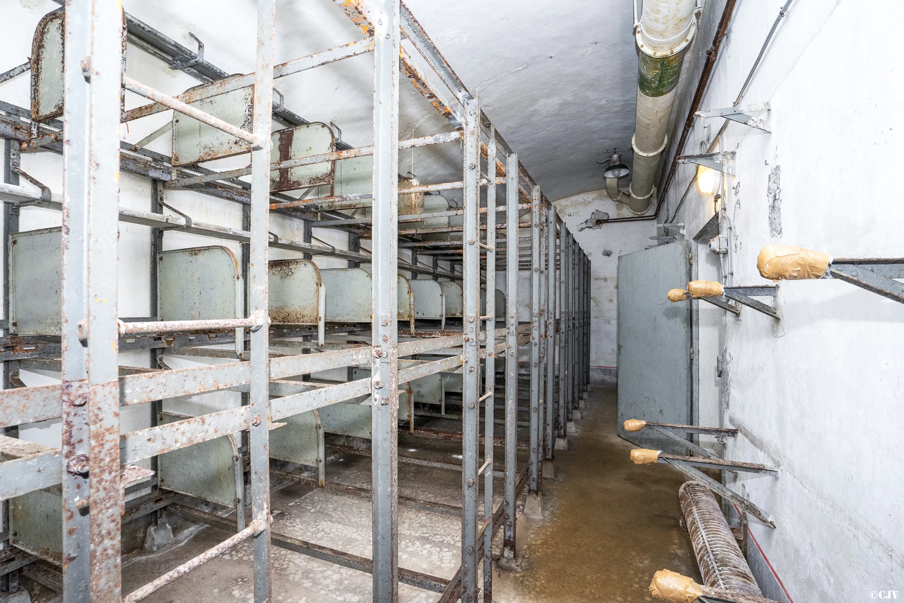 Ligne Maginot - ROCHE LA CROIX (RLC) - (Ouvrage d'artillerie) - Casernement
Chambrée - Lia VERMEULEN