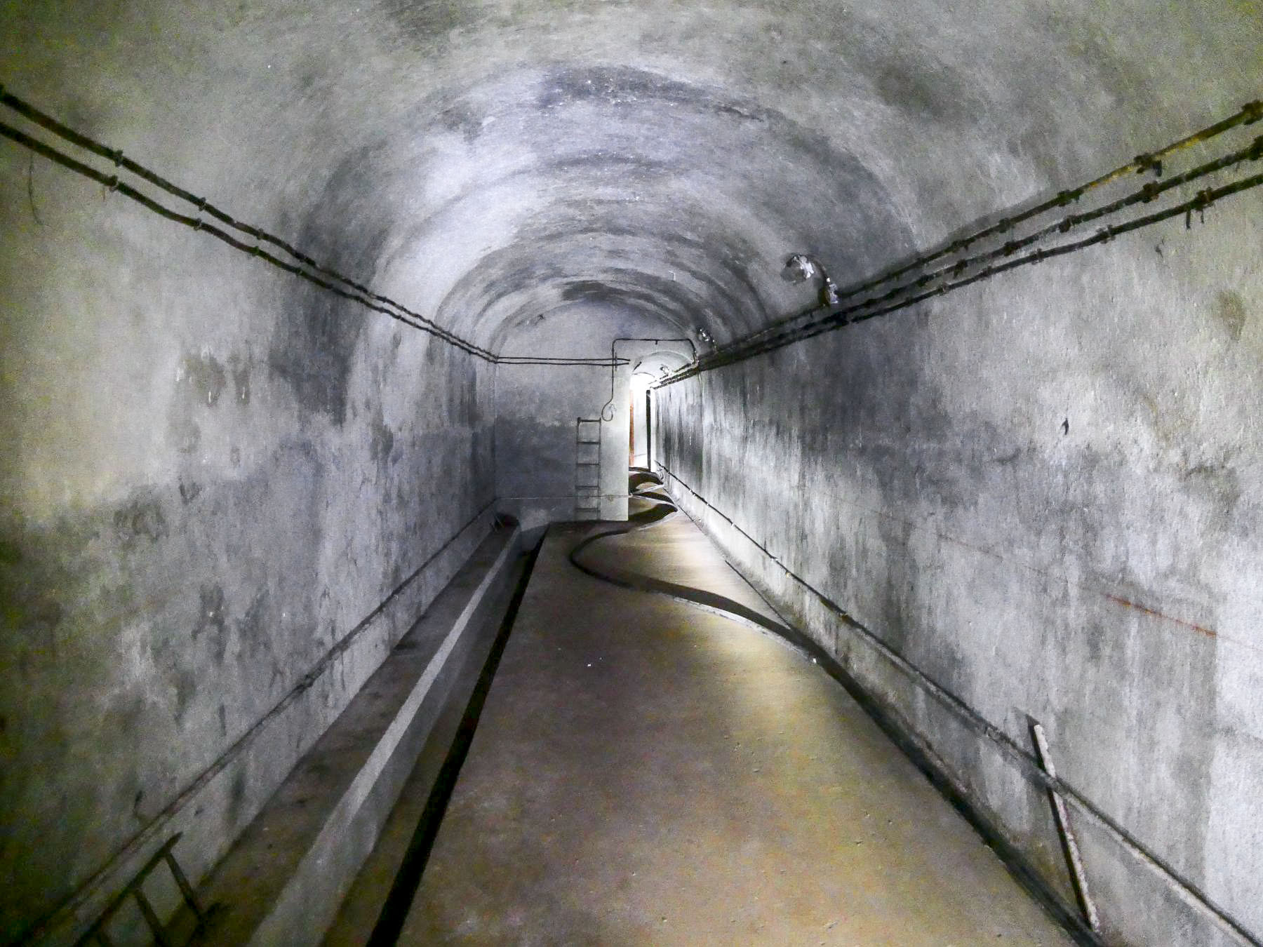 Ligne Maginot - ROCHE LA CROIX (RLC) - (Ouvrage d'artillerie) - Bloc 6
Galerie d'accès vers bloc 6 - Daniel ELLENA - Philippe CUNY