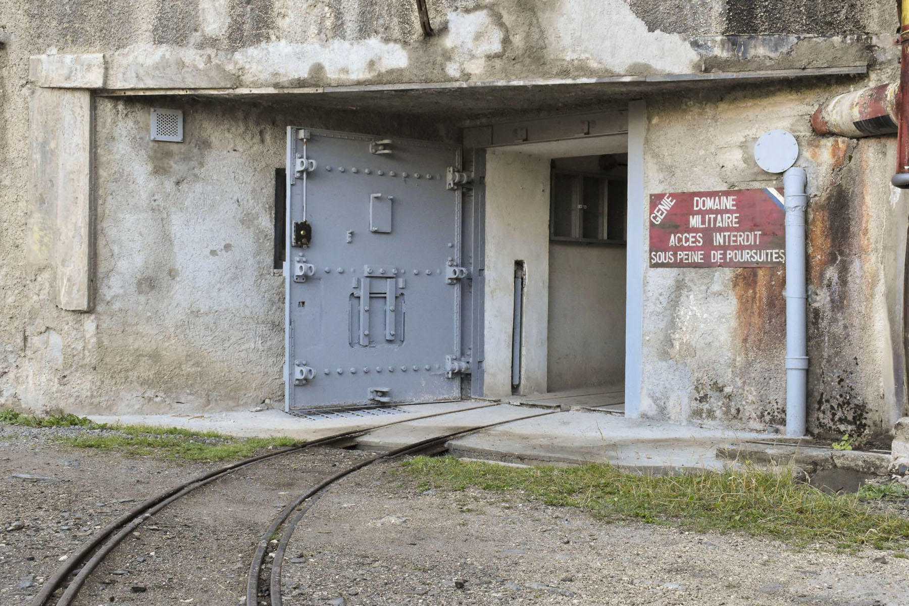 Ligne Maginot - ROCHE LA CROIX (RLC) - (Ouvrage d'artillerie) - Bloc 1
Entrée réduite et la voie de 60 - Daniel Froehly